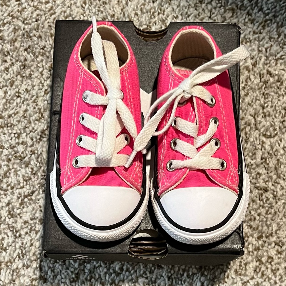 HYPER PINK/WHITE/BLACK CONVERSE
